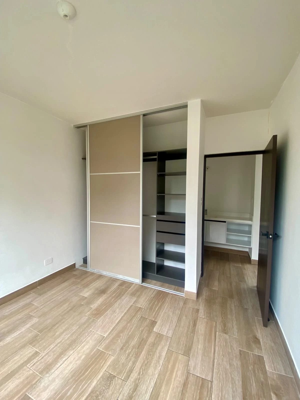 Casa en alquiler en condominio Laureles zona 16 — Casa en Alquiler en Zona 16, Guatemala, Ciudad — foto 5 de 17