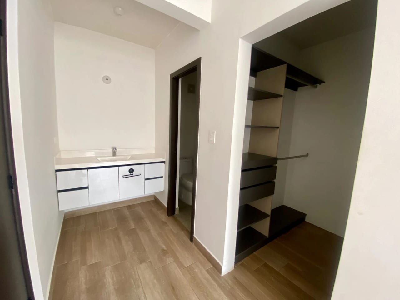 Casa en alquiler en condominio Laureles zona 16 — Casa en Alquiler en Zona 16, Guatemala, Ciudad — foto 7 de 17