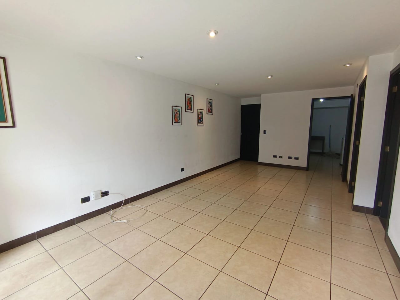 Apartamento en alquiler en edifcio Bosques de Euskadi zona 16 — Apartamento en Alquiler en Zona 16, Guatemala, Ciudad — foto 3 de 10