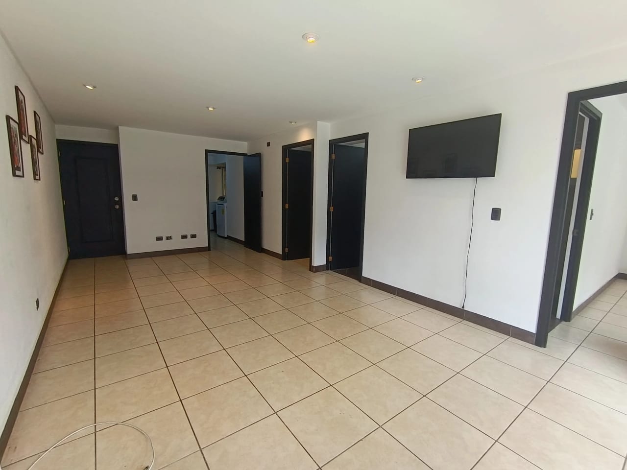 Apartamento en alquiler en edifcio Bosques de Euskadi zona 16 — Apartamento en Alquiler en Zona 16, Guatemala, Ciudad — foto 4 de 10