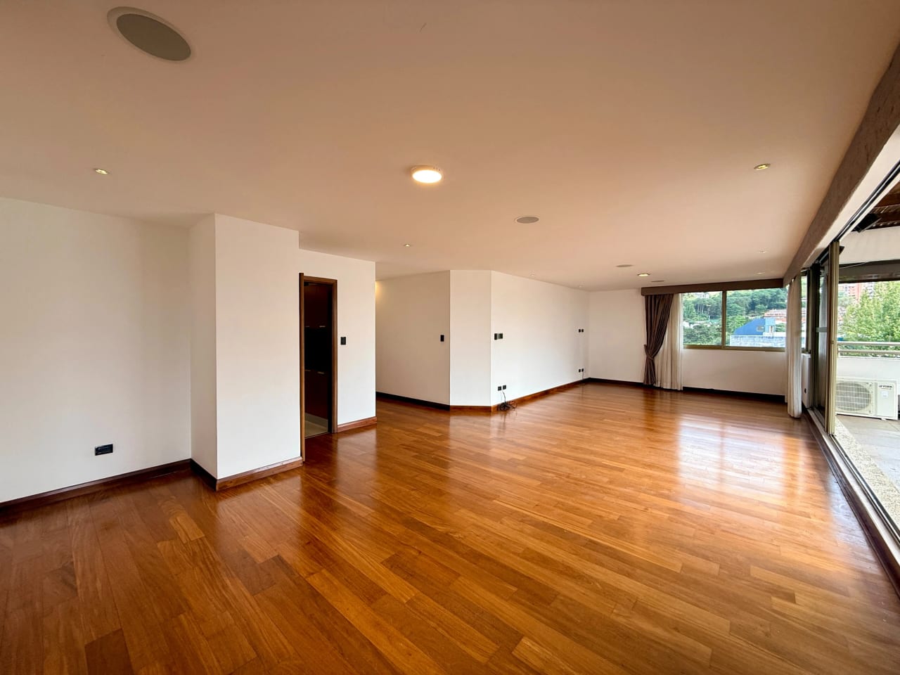 Amplio apartamento en alquiler en Verdino zona 15 — Apartamento en Alquiler en Zona 15, Guatemala, Ciudad — foto 3 de 17