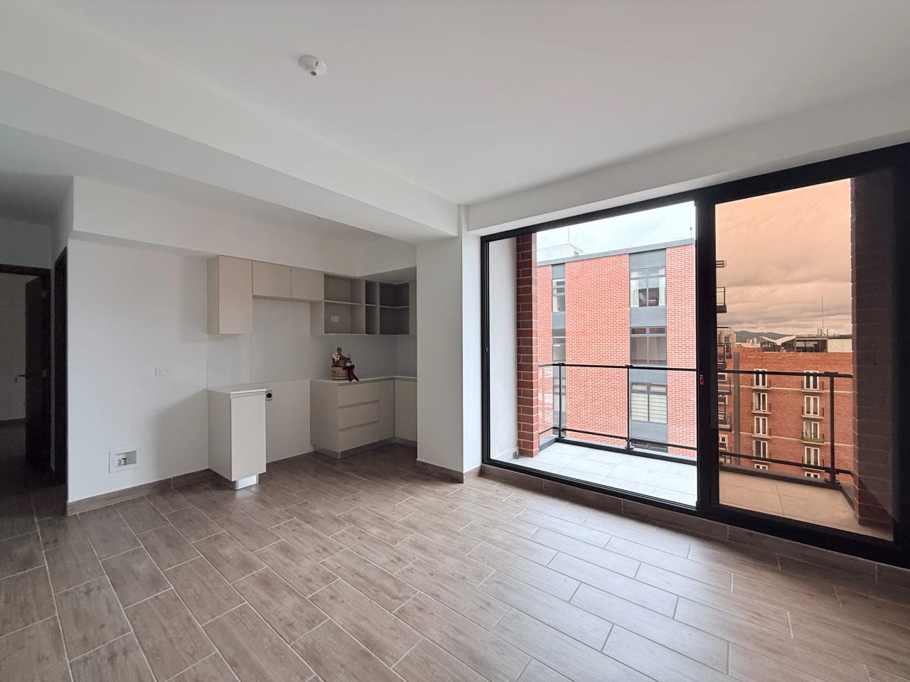 Apartamento en alquiler en Modra zona 4 — Apartamento en Alquiler en Zona 4, Guatemala, Ciudad — foto 1 de 17