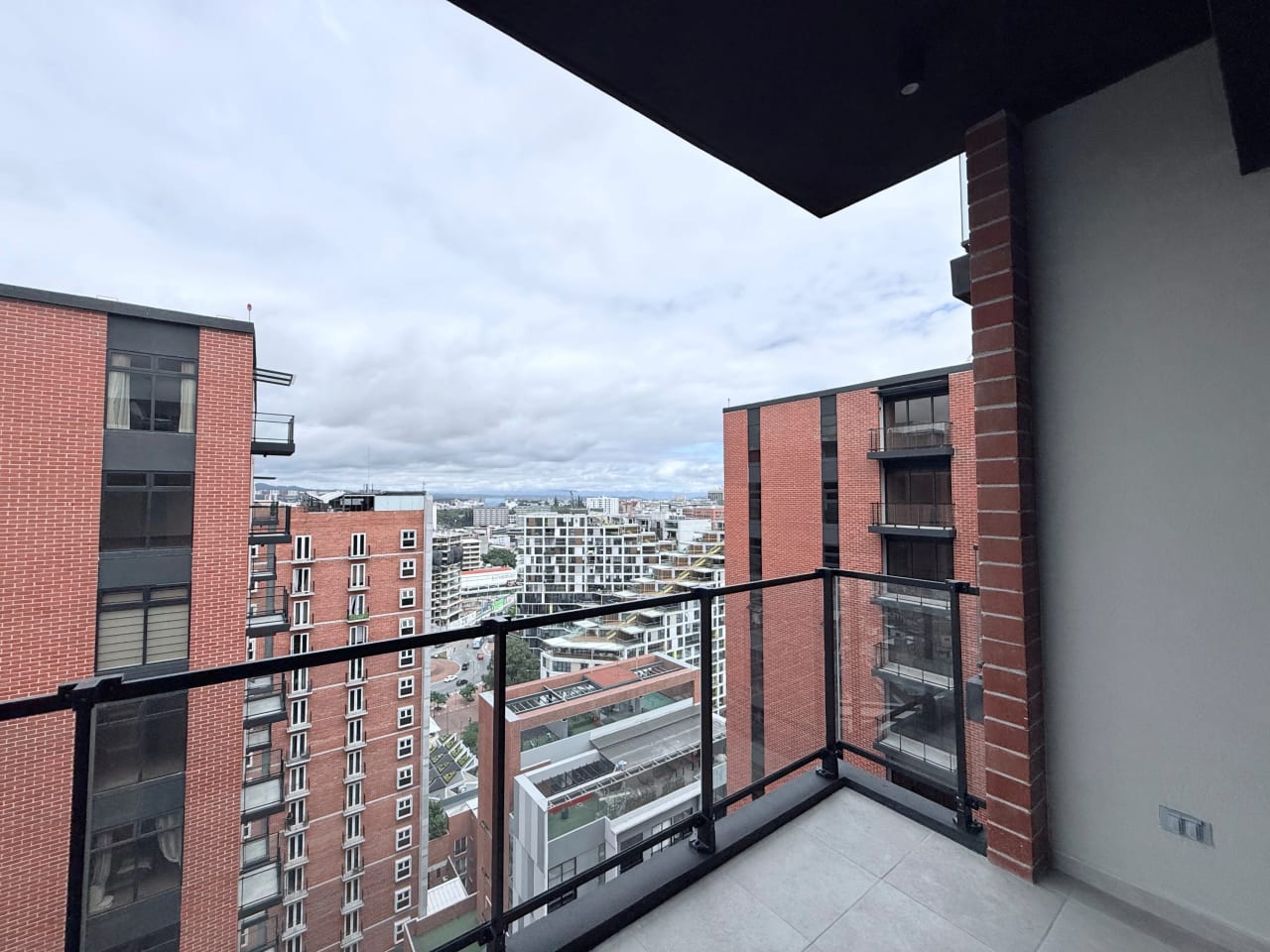 Apartamento en alquiler en Modra zona 4 — Apartamento en Alquiler en Zona 4, Guatemala, Ciudad — foto 2 de 17