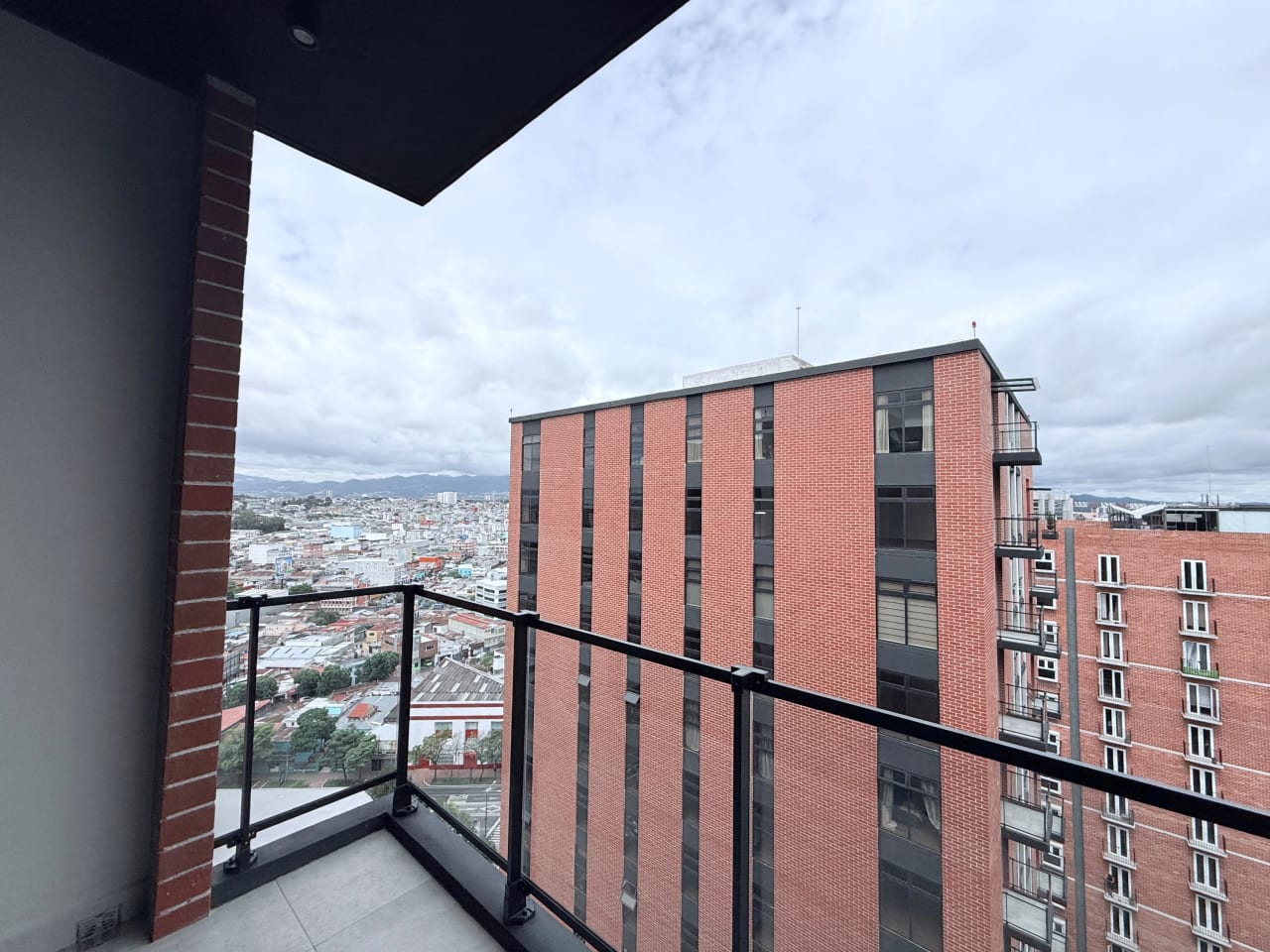 Apartamento en alquiler en Modra zona 4 — Apartamento en Alquiler en Zona 4, Guatemala, Ciudad — foto 3 de 17