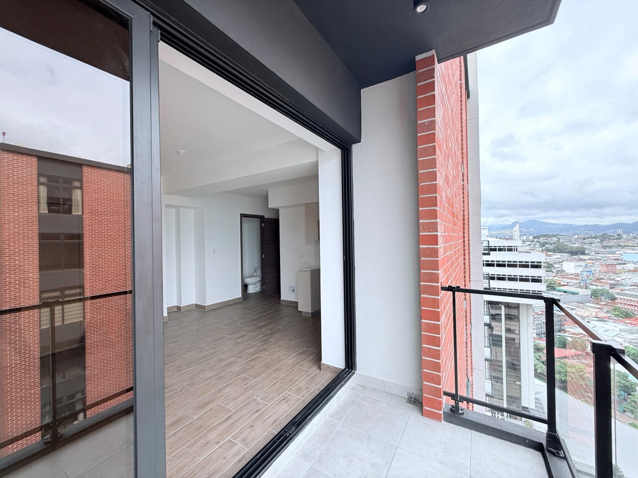 Apartamento en alquiler en Modra zona 4 — Apartamento en Alquiler en Zona 4, Guatemala, Ciudad — foto 17 de 17