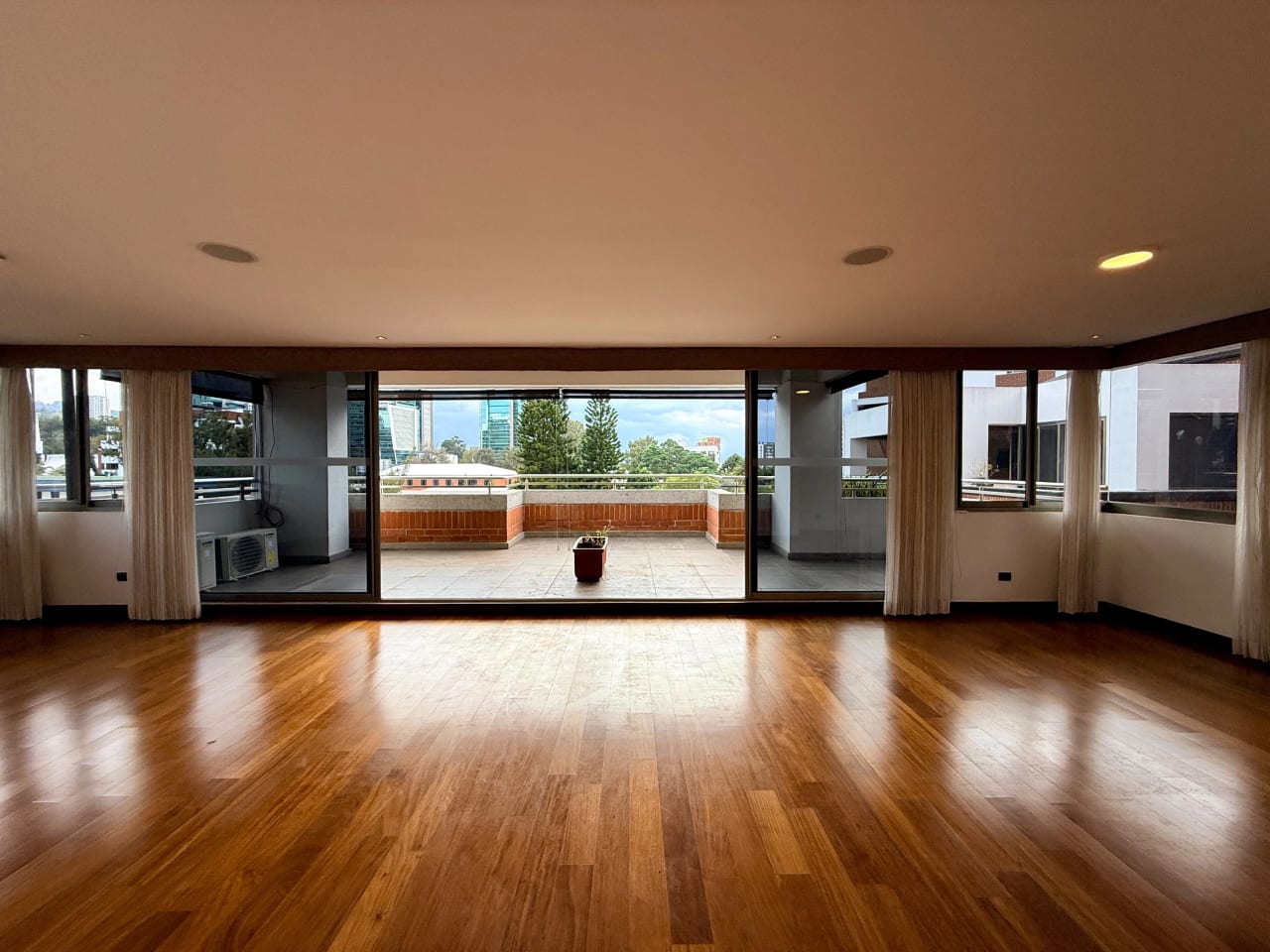 Apartamento en alquiler en edificio Verdino zona 15 — Apartamento en Alquiler en Zona 15, Guatemala, Ciudad — foto 1 de 17