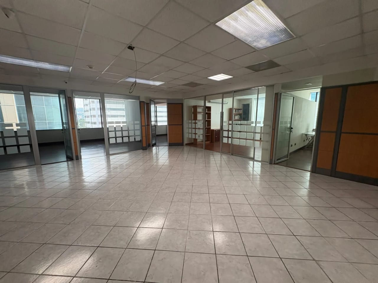 Oficina en venta en Europlaza zona 14 — Oficina en Venta en Zona 14, Guatemala, Ciudad — foto 1 de 14