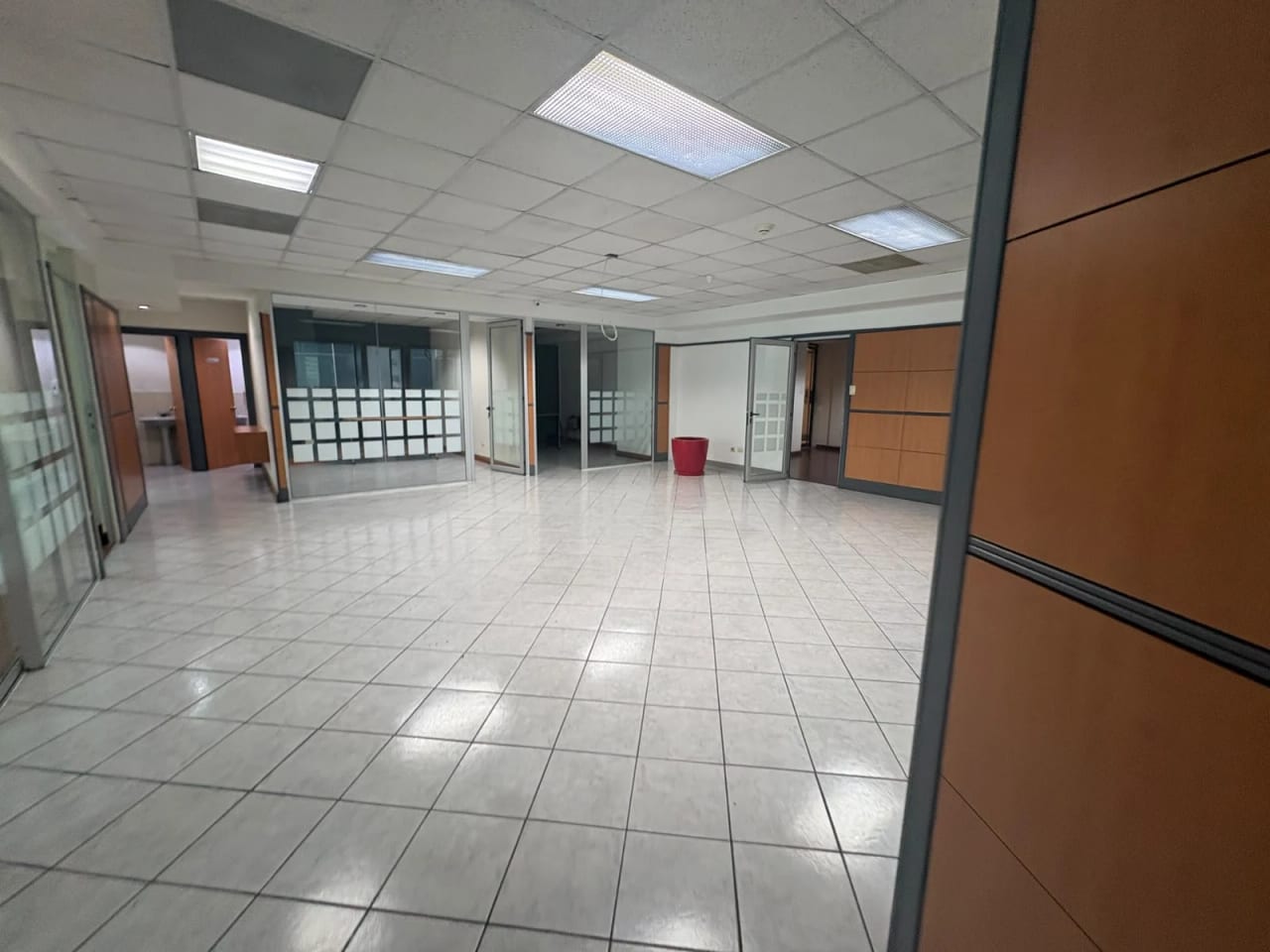 Oficina en venta en Europlaza zona 14 — Oficina en Venta en Zona 14, Guatemala, Ciudad — foto 4 de 14