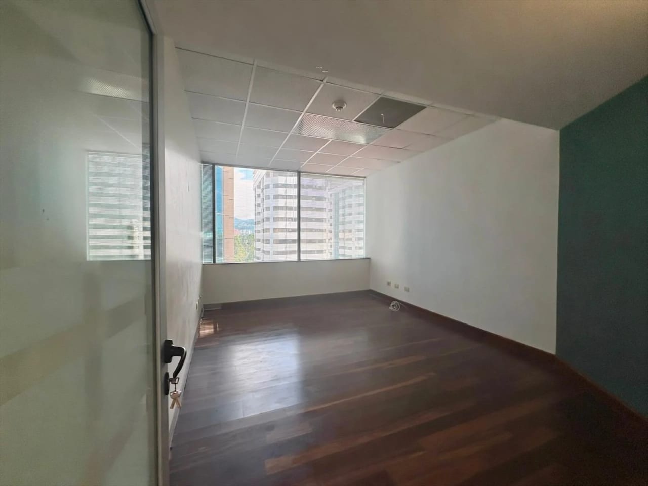Oficina en venta en Europlaza zona 14 — Oficina en Venta en Zona 14, Guatemala, Ciudad — foto 12 de 14
