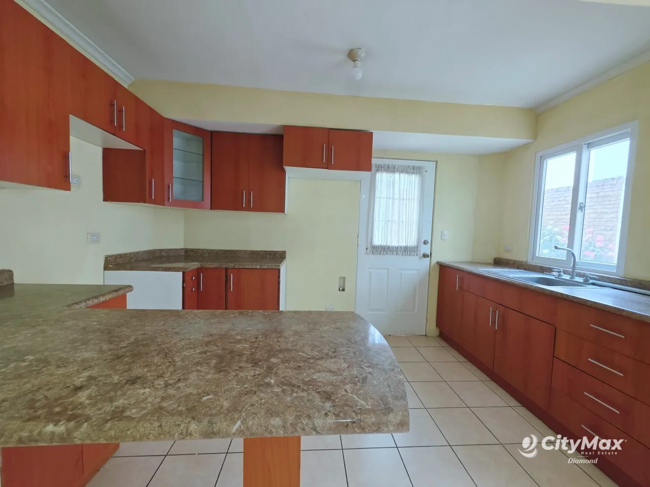 Casa en Venta en Hacienda de Las Flores Villa Nueva — Casa en Venta en Villa Nueva, Guatemala, Ciudad — foto 5 de 9