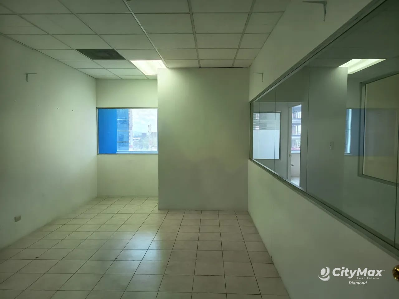 Oficina en Venta y/o renta en Zona 10 Zona Pradera — Oficina en Venta en Zona 10, Guatemala, Ciudad — foto 7 de 8