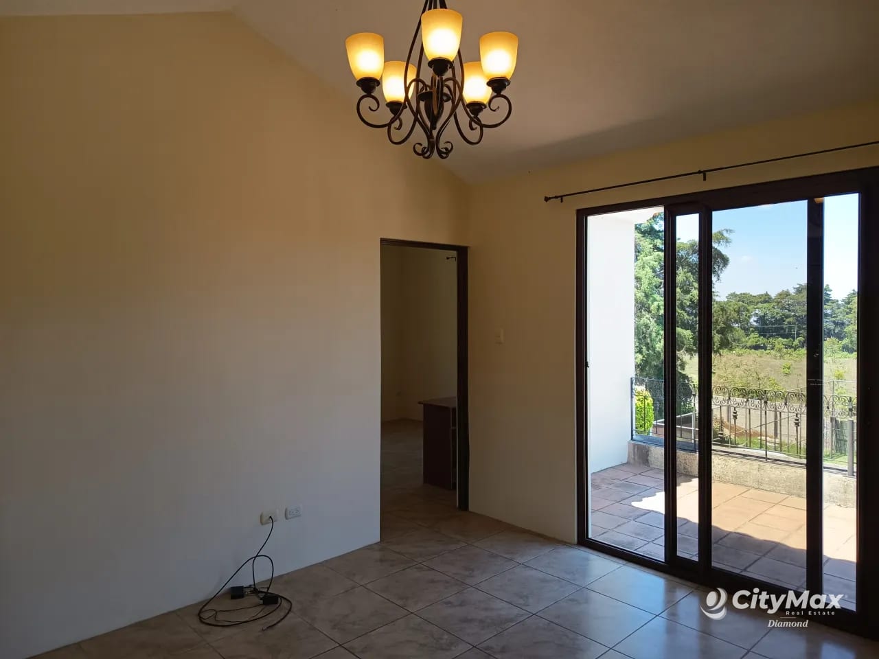 Casa Grande en Venta en Carretera al Salvador km. 25 — Casa en Venta en Carretera a El Salvador, Guatemala, Ciudad — foto 3 de 17