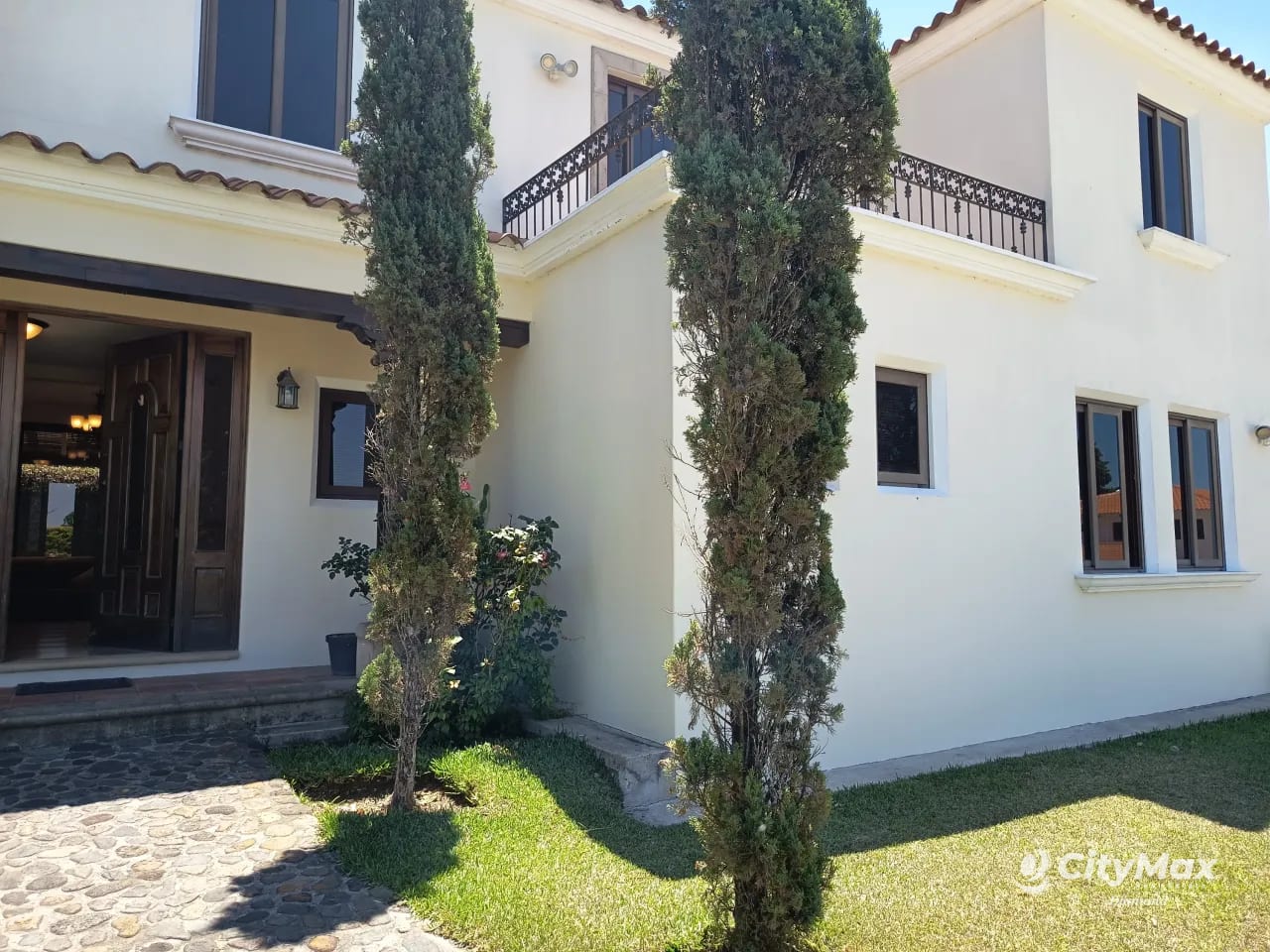 Casa Grande en Venta en Carretera al Salvador km. 25 — Casa en Venta en Carretera a El Salvador, Guatemala, Ciudad — foto 1 de 17