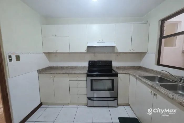 Casa en Venta en Loma Real San Cristobal — Casa en Venta en Zona 8 Mixco, Guatemala, Ciudad — foto 3 de 7