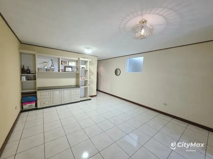 Casa en Venta en Loma Real San Cristobal — Casa en Venta en Zona 8 Mixco, Guatemala, Ciudad — foto 6 de 7
