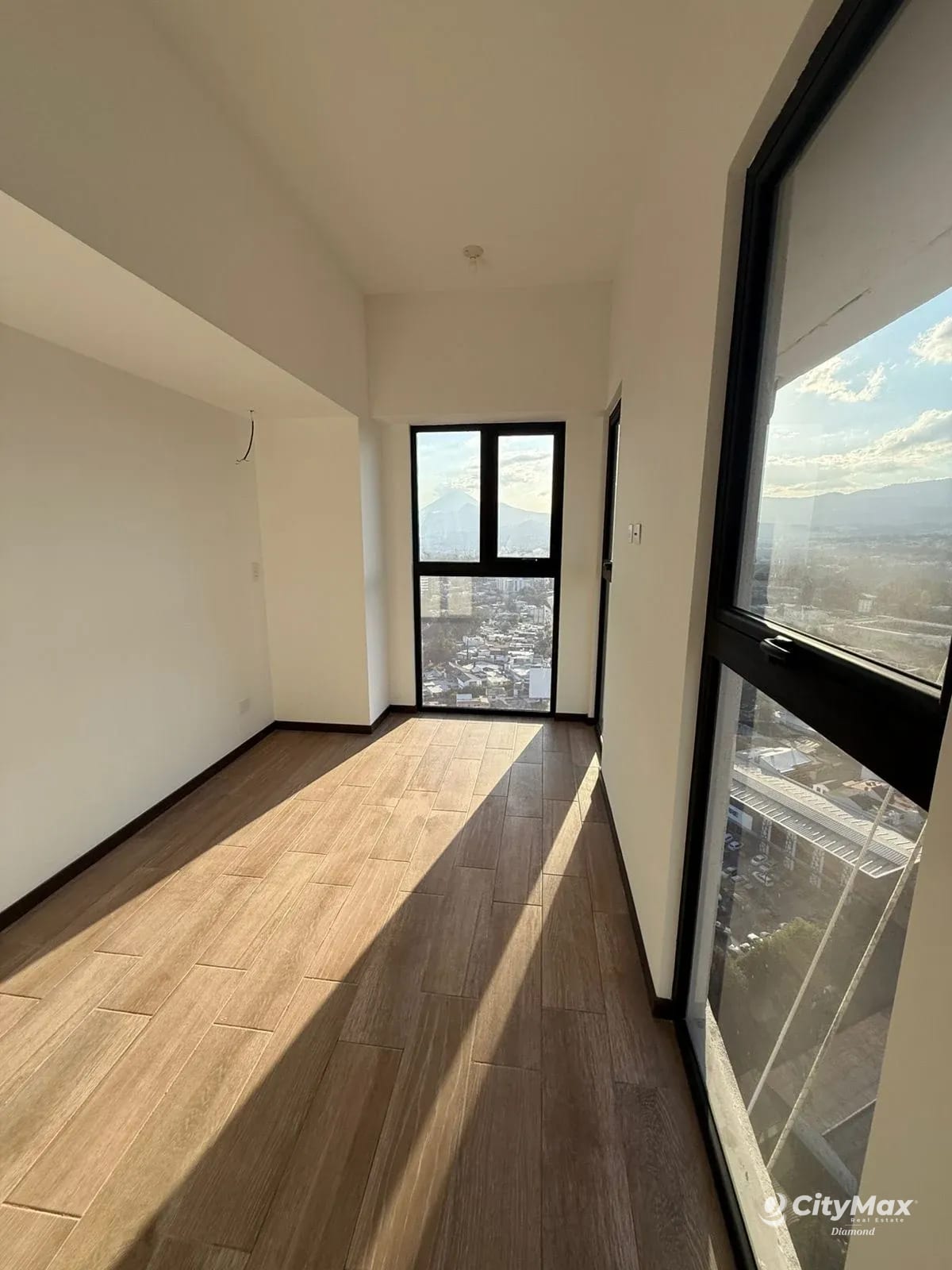 Apartamento en renta en zona 11 Edificio Altaire — Apartamento en Venta en Zona 11, Guatemala, Ciudad — foto 2 de 8
