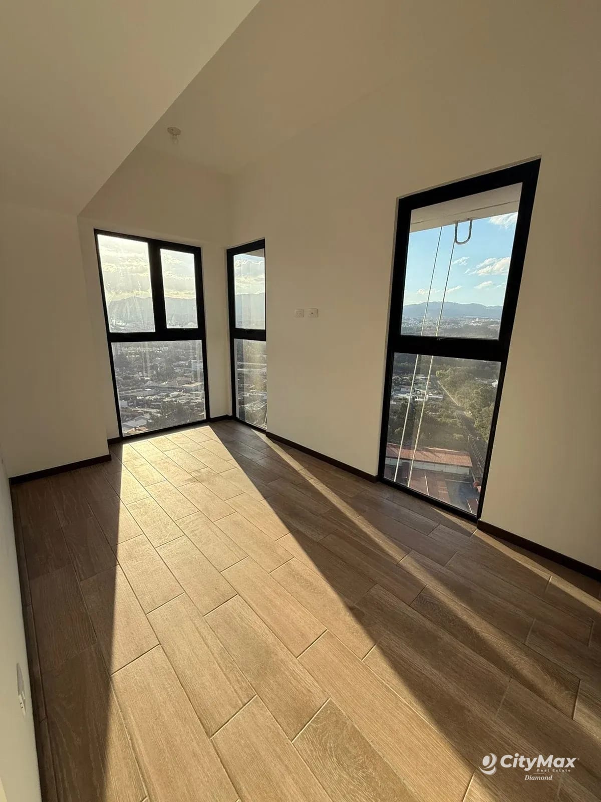 Apartamento en renta en zona 11 Edificio Altaire — Apartamento en Venta en Zona 11, Guatemala, Ciudad — foto 5 de 8