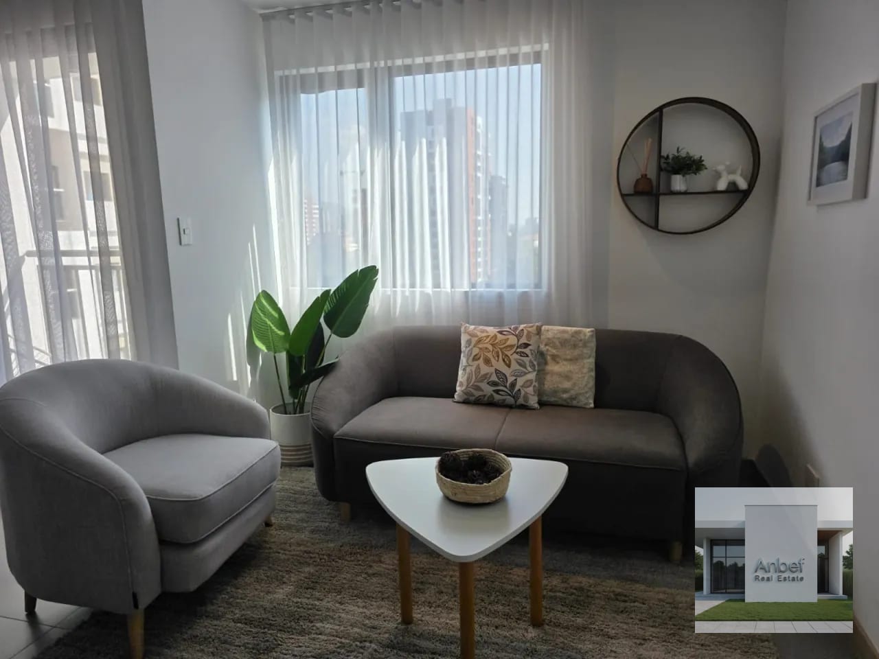 alquiler Apartamento Amueblado Moderno 2 Dormitorios Z10 — Apartamento en Alquiler en Bonadiez, Zona 10, Guatemala, Ciudad — foto 2 de 11