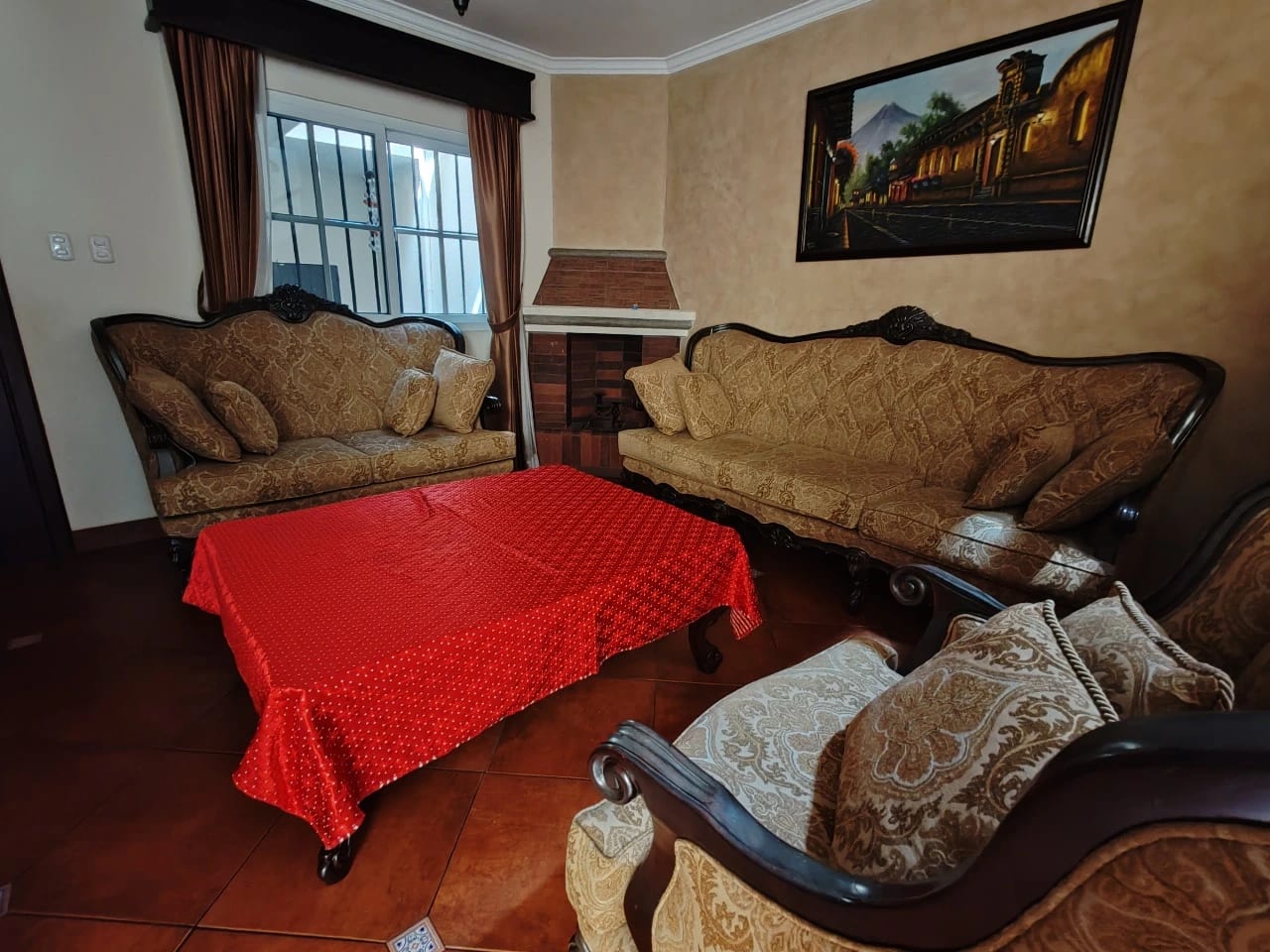 Casa en venta - Hacienda Real Z.16 — Casa en Venta en Zona 16, Guatemala, Ciudad — foto 2 de 13