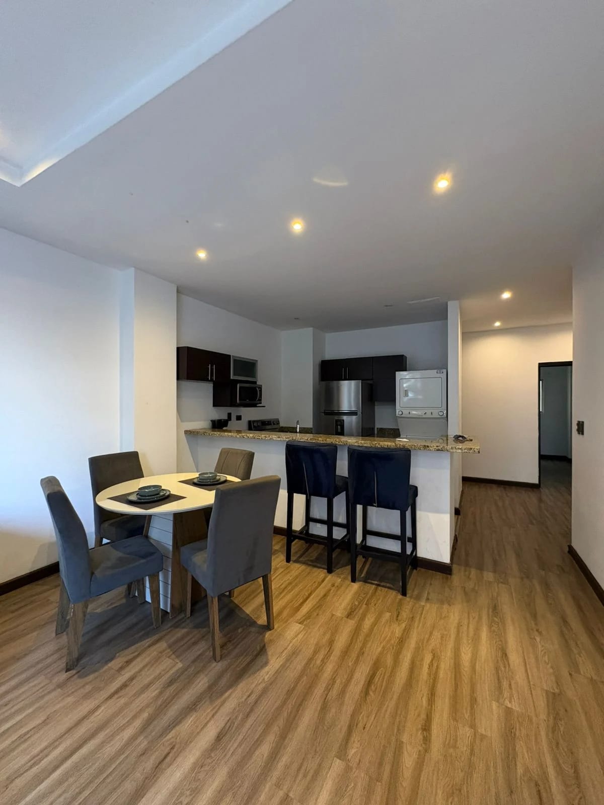 Apartamento en Alquiler / Venta Edificio Mirabella, Km. 9.5 CES — Apartamento en Venta en Carretera a El Salvador, Guatemala, Ciudad — foto 1 de 15