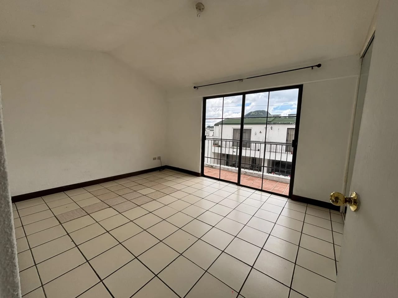 Casa en Alquiler Villa Los Pinabetes, Km 19.5, Carretera a SJP — Casa en Alquiler en San José Pinula, Guatemala, Ciudad — foto 14 de 16