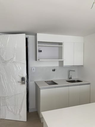 MODERNO APARTAMENTO CON BALCÓN EN VENTA, EDIFICIO QUO — Apartamento en Venta en Zona 4, Guatemala, Ciudad — miniatura 9 de 14