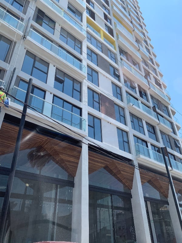 MODERNO APARTAMENTO CON BALCÓN EN VENTA, EDIFICIO QUO — Apartamento en Venta en Zona 4, Guatemala, Ciudad — foto 11 de 14