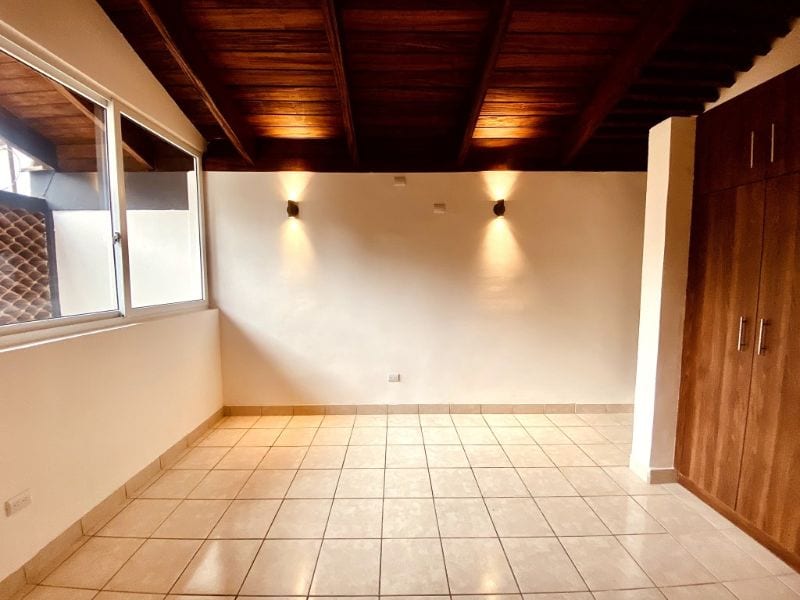 Apartamento remodelado excelente ubicacion sobre la diagonal 6 — Apartamento en Alquiler en Zona 10, Guatemala, Ciudad — foto 7 de 11