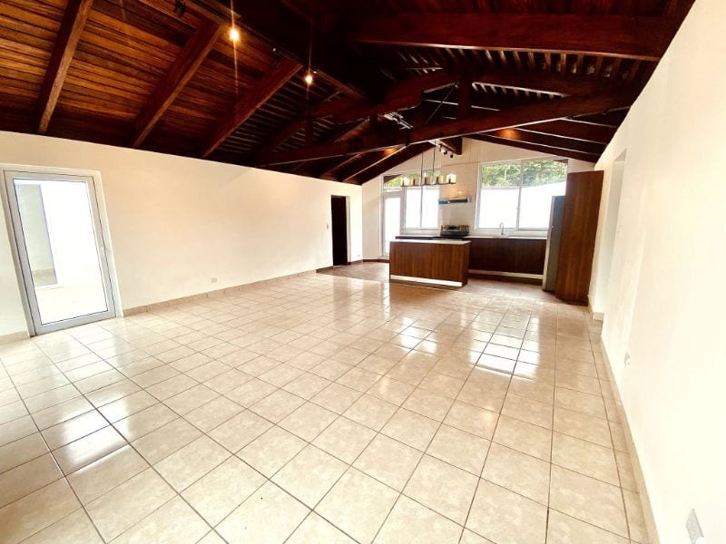Apartamento remodelado excelente ubicacion sobre la diagonal 6 — Apartamento en Alquiler en Zona 10, Guatemala, Ciudad — foto 9 de 11