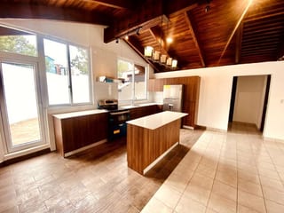 Apartamento remodelado excelente ubicacion sobre la diagonal 6 — Apartamento en Alquiler en Zona 10, Guatemala, Ciudad — miniatura 1 de 11