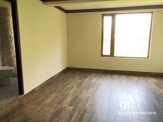Amplia casa en venta con espacio adicional para un pequeño negocio. Ubicada en Zona 15 — Casa en Venta en Zona 15, Guatemala, Ciudad — miniatura 4 de 11
