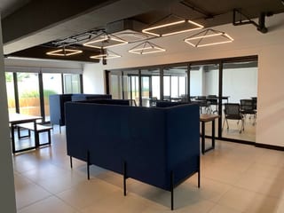 OFICINA CON BALCÓN EN EDIFICIO ASCEND, ZONA 9 — Oficina en Alquiler en Ascend, Zona 9, Guatemala, Ciudad — miniatura 10 de 14