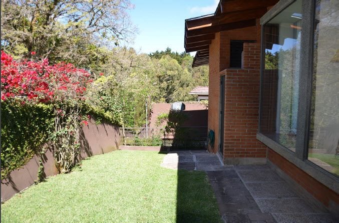 VENTA DE HERMOSA CASA DE 1 NIVEL EN STA ROSALIA CES Km 12.5 — Casa en Venta en Santa Rosalia La Laguna, Carretera a El Salvador, Guatemala, Ciudad — foto 2 de 16