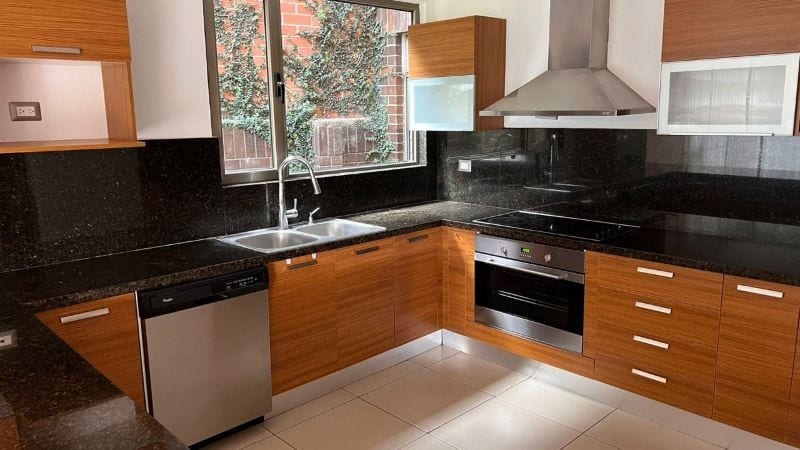 APARTAMENTO CON JARDIN DE DOS NIVELES EN ZONA 15 EN VENTA — Apartamento en Venta en Verdino, Zona 15, Guatemala, Ciudad — foto 9 de 14