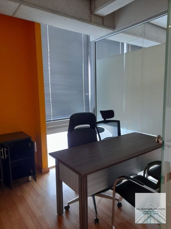 OFICINA AMUEBLADA O SIN MUEBLES ZONA 10 IDEAL ABOGADOS, ASISTENCIA DE COBROS, PUBLICIDAD, CALL CENTER — Oficina en Alquiler en Zona Viva, Zona 10, Guatemala, Ciudad — foto 3 de 10