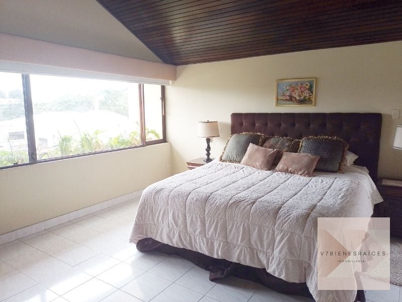 Casa Grande con Amplio Jardín — Casa en Venta en Fraijanes, Carretera a El Salvador, Guatemala, Ciudad — foto 5 de 8