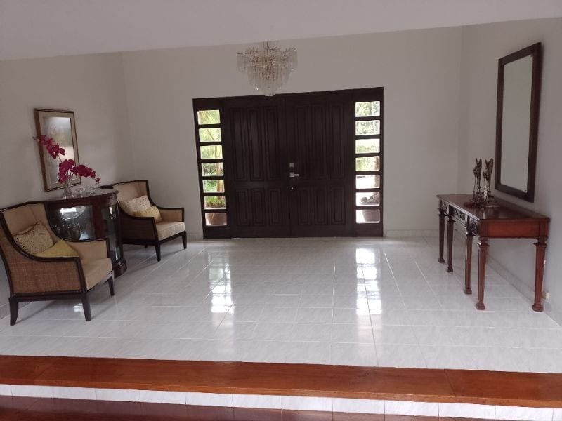 Casa Grande con Amplio Jardín — Casa en Venta en Fraijanes, Carretera a El Salvador, Guatemala, Ciudad — foto 4 de 8