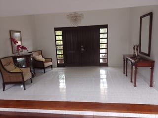 Casa Grande con Amplio Jardín — Casa en Venta en Fraijanes, Carretera a El Salvador, Guatemala, Ciudad — miniatura 4 de 8