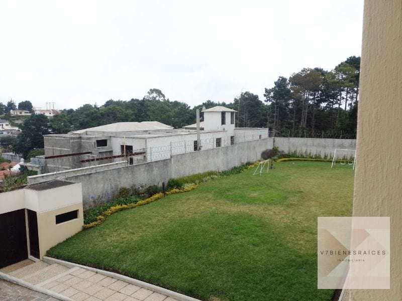 Casa Grande con Amplio Jardín — Casa en Venta en Fraijanes, Carretera a El Salvador, Guatemala, Ciudad — foto 3 de 8