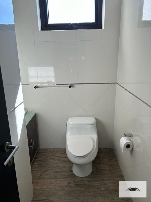 EN VENTA/RENTA AMPLIO APARTAMENTO REMODELADO ZONA 10 — Apartamento en Venta en Ciudad Vieja, Zona 10, Guatemala, Ciudad — foto 2 de 14