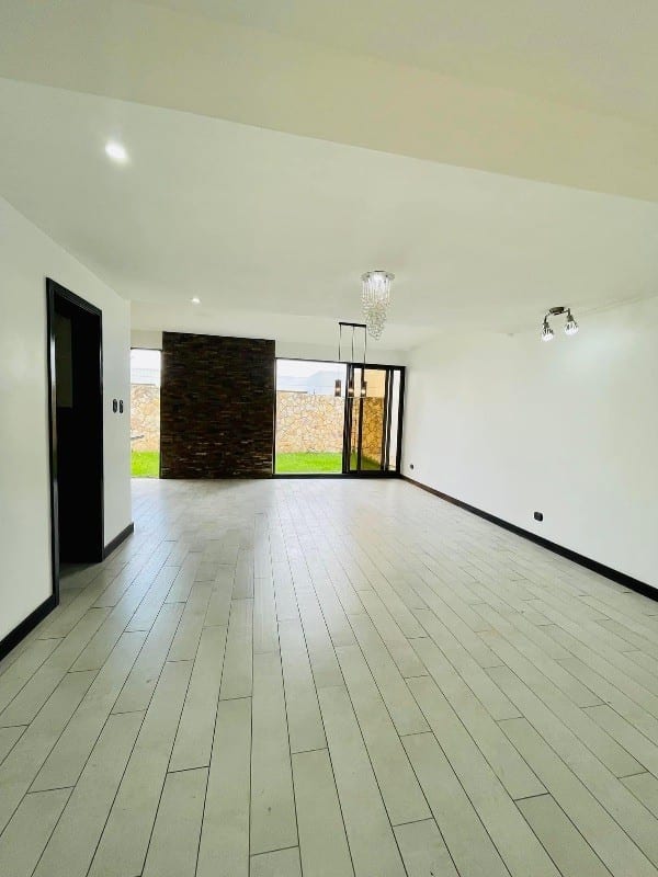 Casa en venta en Santuaria Muxbal $315,000 — Casa en Venta en Muxbal, Guatemala, Ciudad — foto 2 de 6