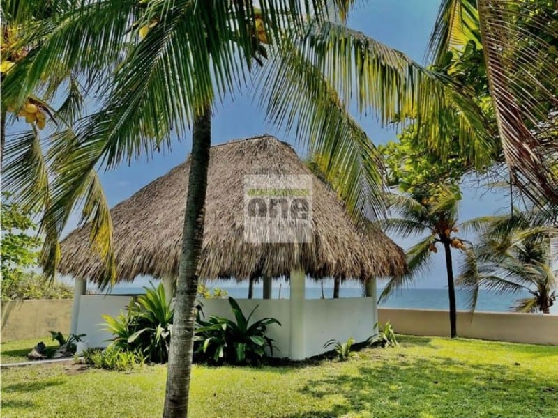 MONTERRICO casa a orilla de playa con Piscina — Casa vacacional en Venta en Taxisco, Santa Rosa — foto 1 de 11