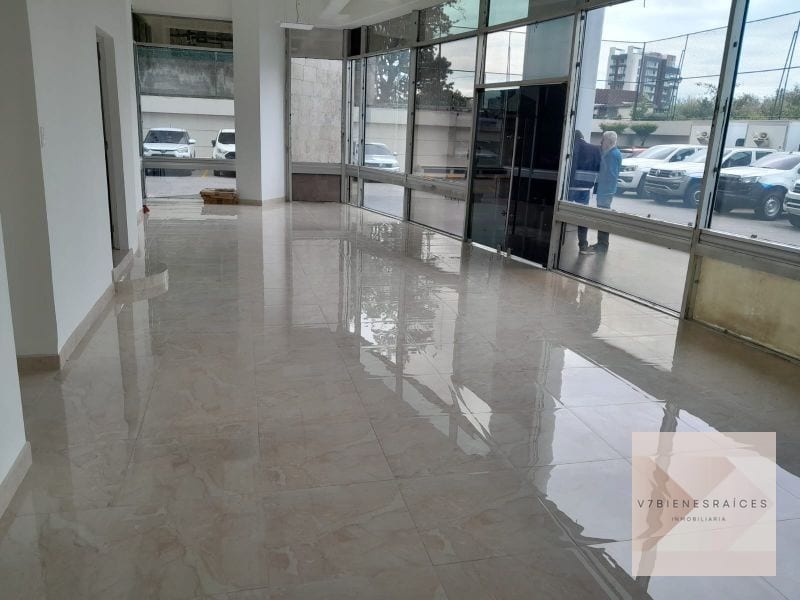 Amplio Local Frente a Plaza en Primer Nivel — Local en Venta en Vista Hermosa II, Zona 15, Guatemala, Ciudad — foto 3 de 7