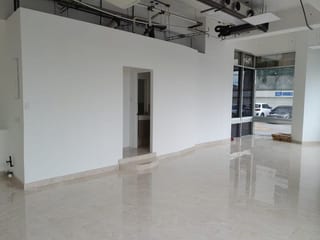 Amplio Local Frente a Plaza en Primer Nivel — Local en Venta en Vista Hermosa II, Zona 15, Guatemala, Ciudad — miniatura 6 de 7