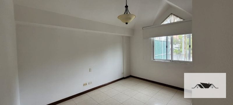 EN RENTA CASA ZONA 14  325 mts2 — Casa en Alquiler en La Cañada, Zona 14, Guatemala, Ciudad — foto 8 de 17