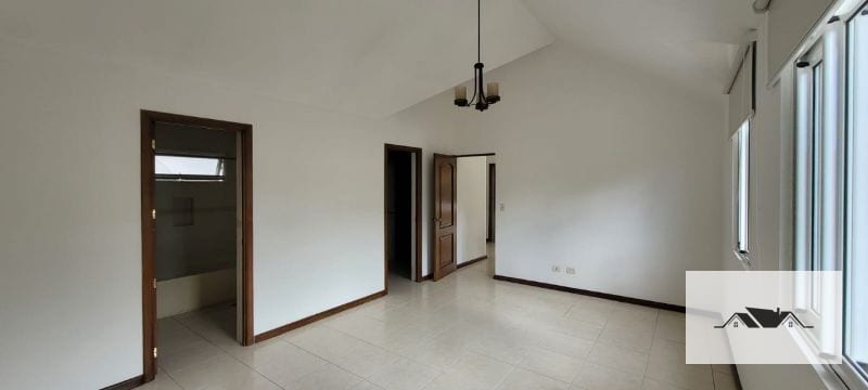 EN RENTA CASA ZONA 14 325 mts2 — Casa en Alquiler en La Cañada, Zona 14, Guatemala, Ciudad — foto 10 de 17