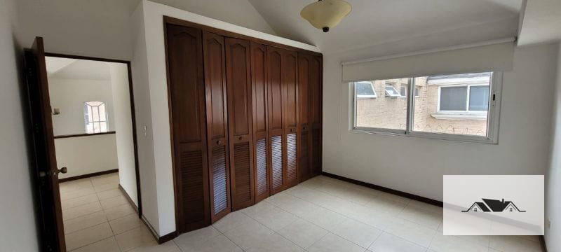 EN RENTA CASA ZONA 14 325 mts2 — Casa en Alquiler en La Cañada, Zona 14, Guatemala, Ciudad — foto 2 de 17