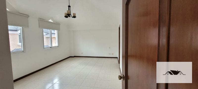 EN RENTA CASA ZONA 14  325 mts2 — Casa en Alquiler en La Cañada, Zona 14, Guatemala, Ciudad — foto 12 de 17