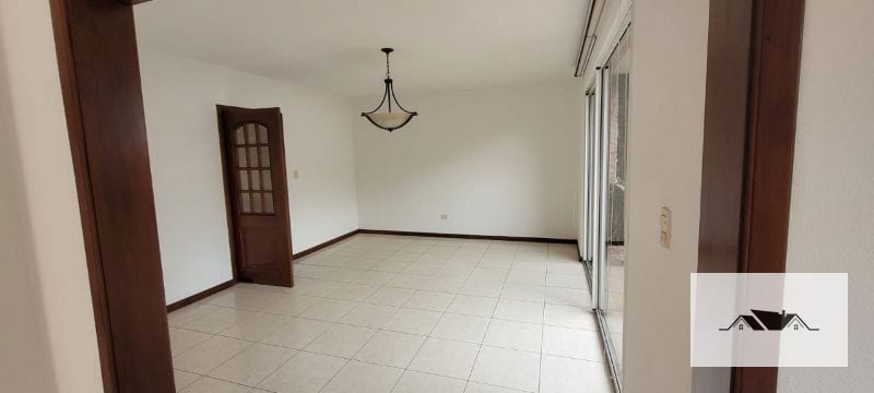 EN RENTA CASA ZONA 14  325 mts2 — Casa en Alquiler en La Cañada, Zona 14, Guatemala, Ciudad — foto 16 de 17