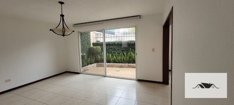 EN RENTA CASA ZONA 14 325 mts2 — Casa en Alquiler en La Cañada, Zona 14, Guatemala, Ciudad — foto 13 de 17